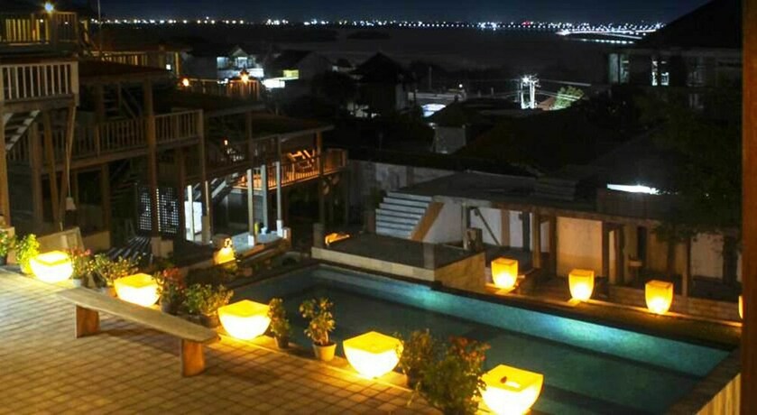 Imagen de la piscina del Hotel Tree House Villa Bali. Foto 19