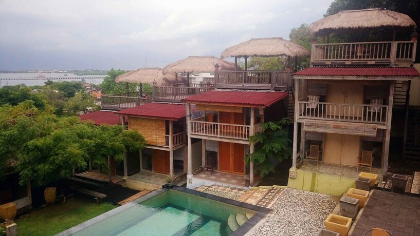 Imagen de la piscina del Hotel Tree House Villa Bali. Foto 20