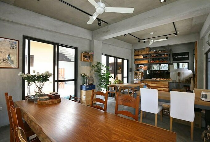 Imagen del bar/restaurante del Hotel Tree Inn. Foto 7