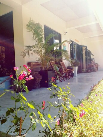 Imagen de los exteriores del Hotel Tree Inn. Foto 14