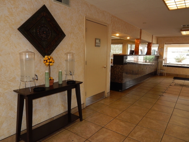 Imagen de los interiores del Hotel Tree Inn and Suites Albuquerque.. Foto 10