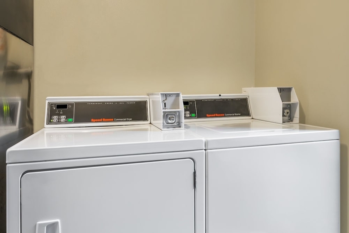 Imagen de los interiores del Hotel Tree Inn and Suites Albuquerque.. Foto 12