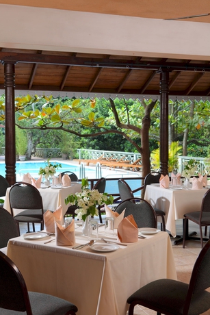 Imagen del bar/restaurante del Hotel Tree Of Life Nature Resort. Foto 2