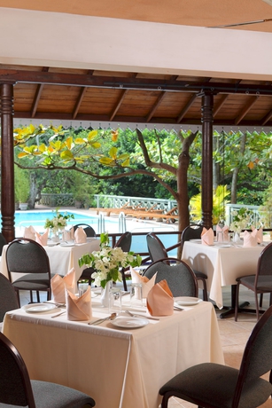 Imagen del bar/restaurante del Hotel Tree Of Life Nature Resort. Foto 3