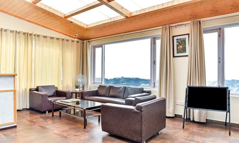 Imagen de los interiores del Hotel Treebo Maharaja. Foto 38