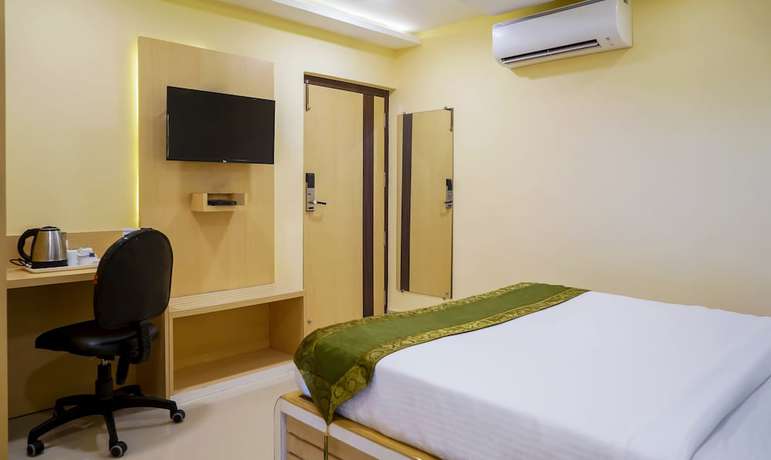 Imagen de la habitación del Hotel Treebo Oasis. Foto 16