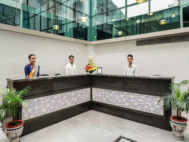 Imagen de los interiores del Hotel Treebo Select The Kalyaniz. Foto 15