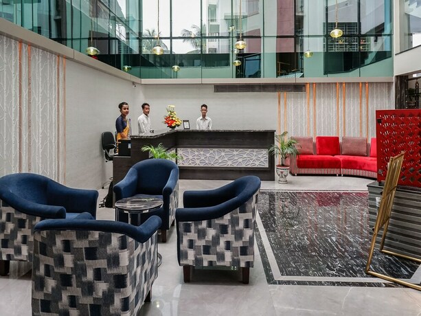 Imagen de los interiores del Hotel Treebo Select The Kalyaniz. Foto 16