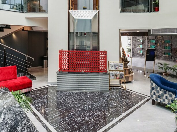 Imagen de los interiores del Hotel Treebo Select The Kalyaniz. Foto 17