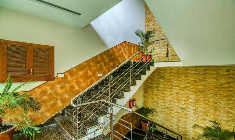 Imagen de los interiores del Hotel Treebo Trend Aditya and Kings. Foto 12