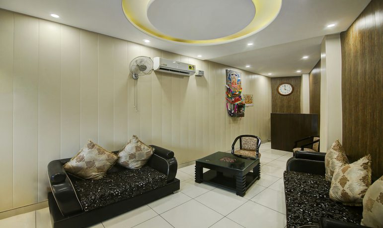 Imagen de los interiores del Hotel Treebo Trend Aditya and Kings. Foto 16