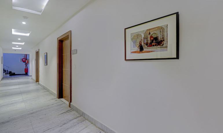 Imagen de los interiores del Hotel Treebo Trend C1 Taj Nirvana. Foto 19