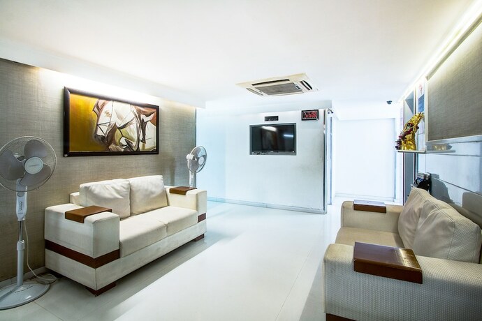 Imagen de los interiores del Hotel Treebo Trend Cherry Tree. Foto 26