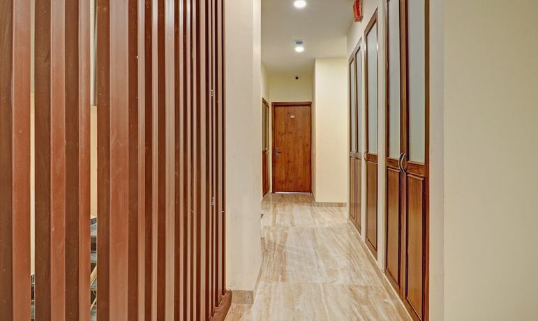 Imagen de los interiores del Hotel Treebo Trend Delmont. Foto 16