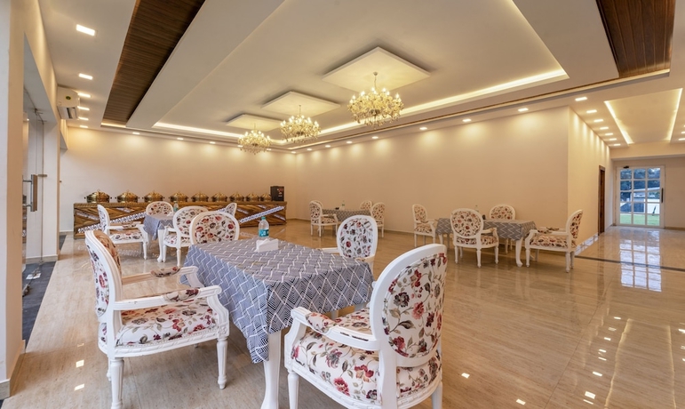 Imagen del bar/restaurante del Hotel Treebo Trend Greenland Resort. Foto 5