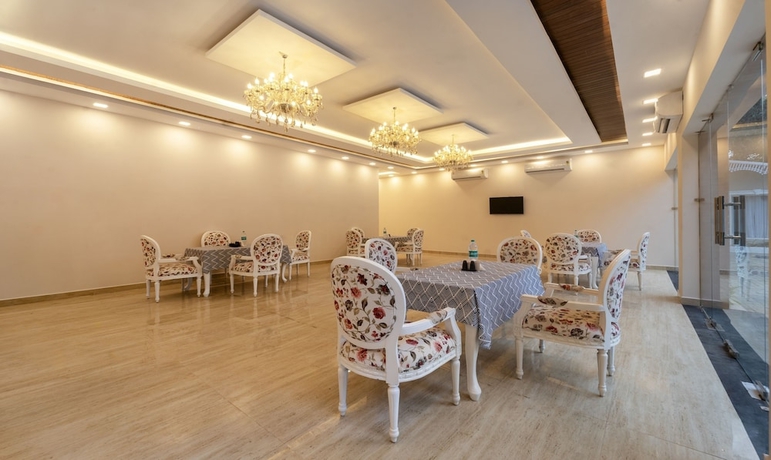 Imagen del bar/restaurante del Hotel Treebo Trend Greenland Resort. Foto 6