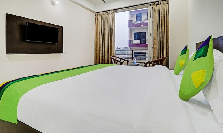 Imagen de la habitación del Hotel Treebo Trend Kamron Regency. Foto 15