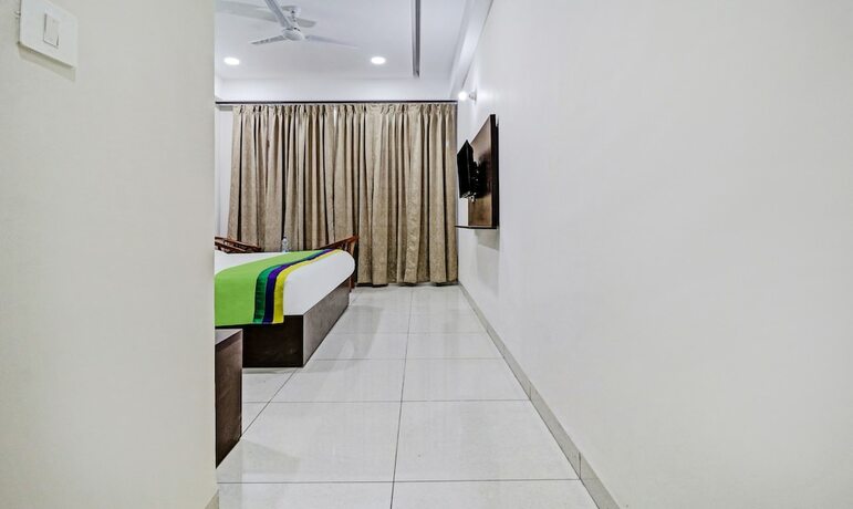 Imagen de la habitación del Hotel Treebo Trend Kamron Regency. Foto 16
