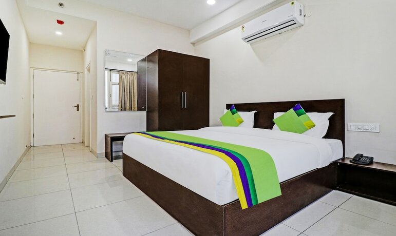 Imagen de la habitación del Hotel Treebo Trend Kamron Regency. Foto 17