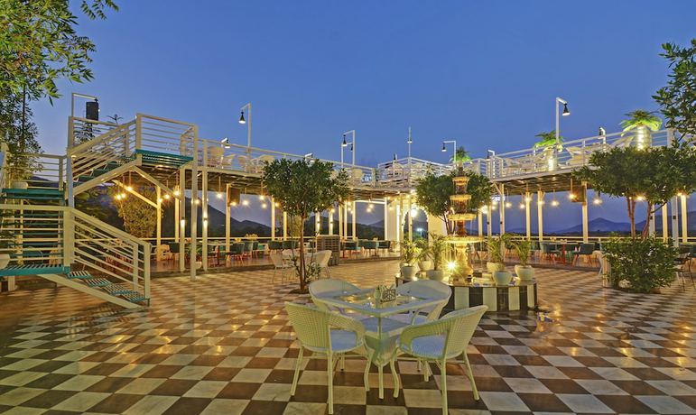 Imagen del bar/restaurante del Hotel Treebo Trend Khakhri Haveli With Mountain View. Foto 1