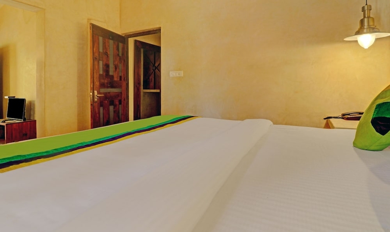 Imagen de la habitación del Hotel Treebo Trend Morjim Banyan Resort. Foto 15