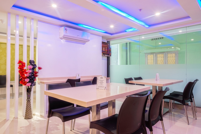 Imagen del bar/restaurante del Hotel Treebo Trend Mvp Grand. Foto 2