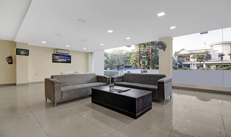 Imagen de los interiores del Hotel Treebo Trend Noida Grand. Foto 18