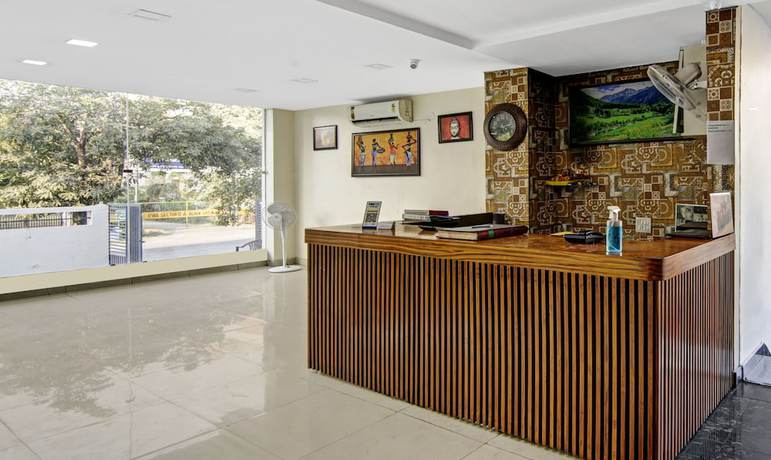 Imagen de los interiores del Hotel Treebo Trend Noida Grand. Foto 20