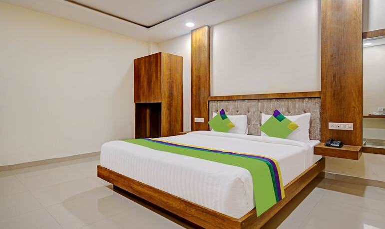Imagen de la habitación del Hotel Treebo Trend Royal Empire Indore. Foto 19