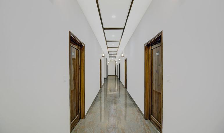 Imagen de los interiores del Hotel Treebo Trend Royal Salute. Foto 18