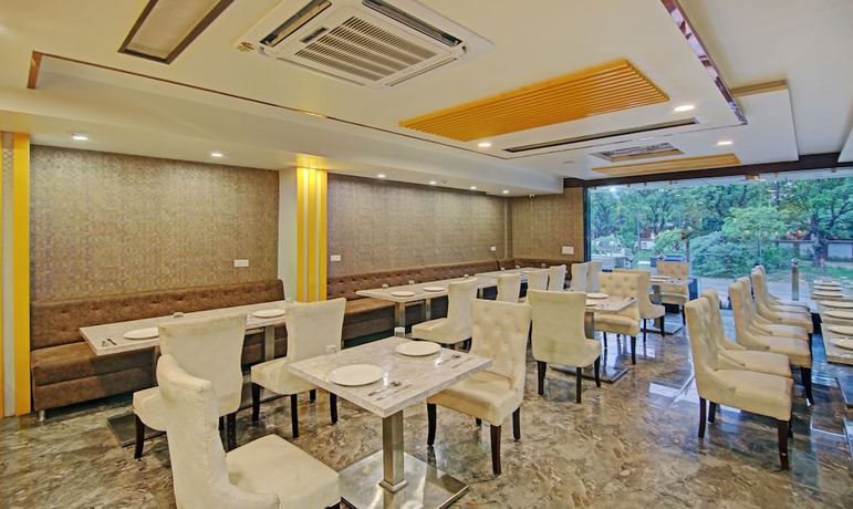 Imagen del bar/restaurante del Hotel Treebo Trend S G Grand. Foto 6