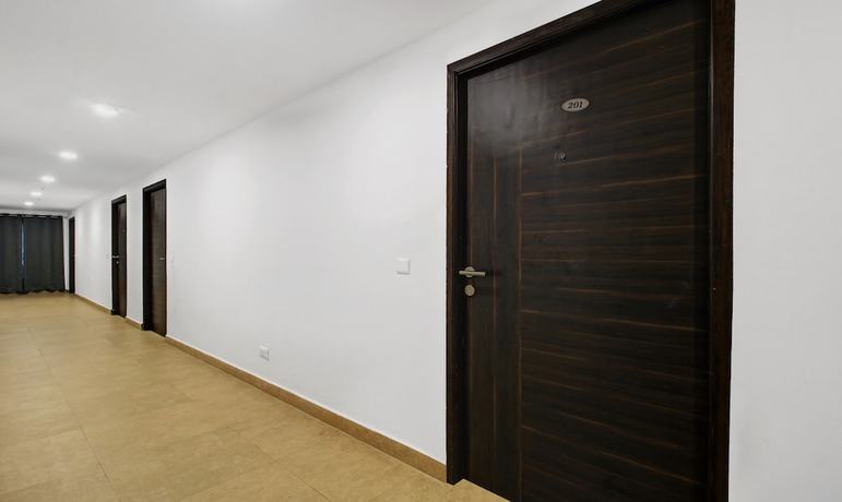 Imagen de los interiores del Hotel Treebo Trend Shubham SR Nagar. Foto 20