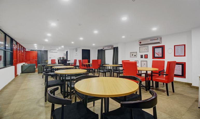 Imagen del bar/restaurante del Hotel Treebo Trend Shubham SR Nagar. Foto 7