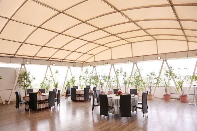 Imagen del bar/restaurante del Hotel Treebo Trend Sun Palace Bhopal. Foto 17