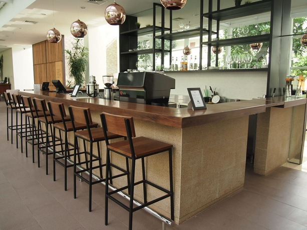 Imagen del bar/restaurante del Hotel Treepark Karawang. Foto 4