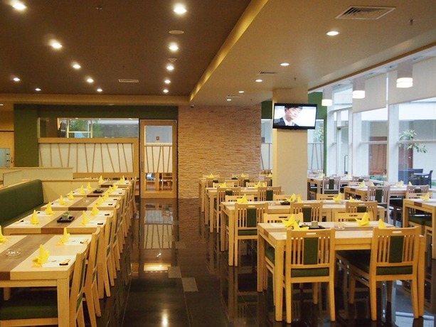 Imagen del bar/restaurante del Hotel Treepark Karawang. Foto 5