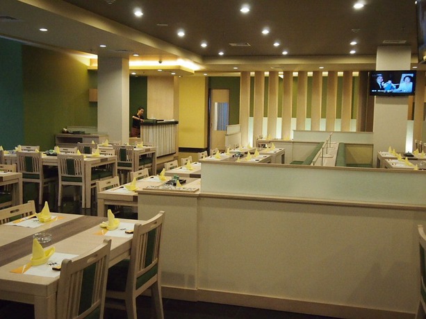Imagen del bar/restaurante del Hotel Treepark Karawang. Foto 8