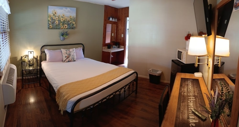 Imagen de la habitación del Hotel Trees Motel. Foto 9