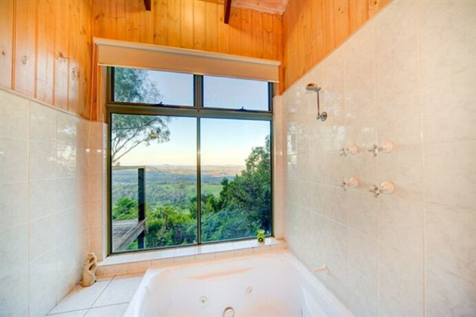 Imagen de la habitación del Hotel Treetops Seaview Montville. Foto 34