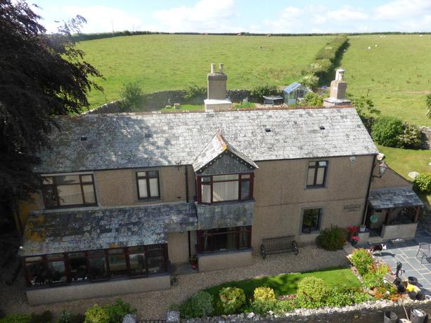 Imagen de los exteriores del Hotel Tregondale Manor Farm. Foto 10