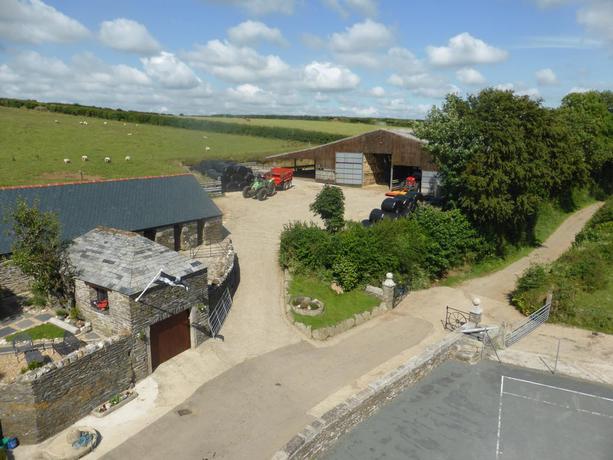 Imagen de los exteriores del Hotel Tregondale Manor Farm. Foto 11