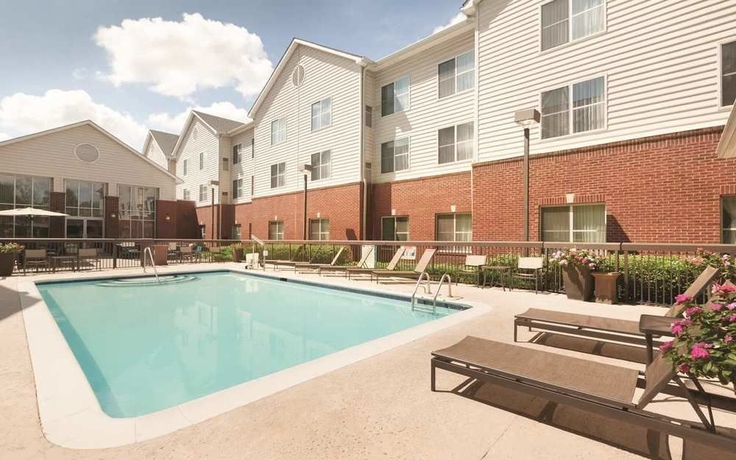 Imagen de la piscina del Hotel Trellis West Charlotte. Foto 16