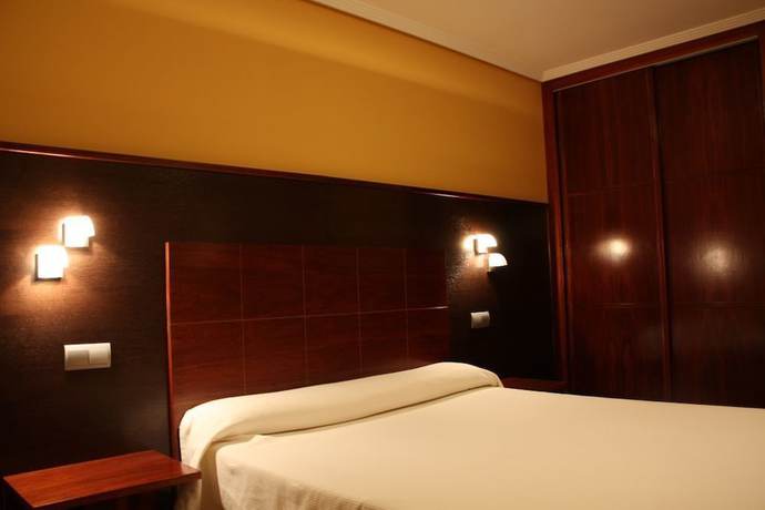 Imagen de la habitación del Hotel Tremazal. Foto 9