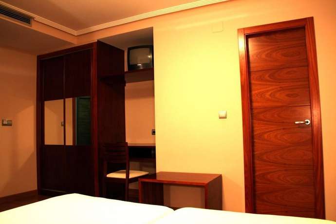 Imagen de la habitación del Hotel Tremazal. Foto 11