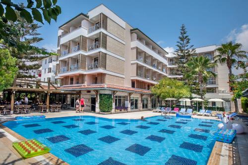 Imagen general del Hotel Trendy Side Beach. Foto 1