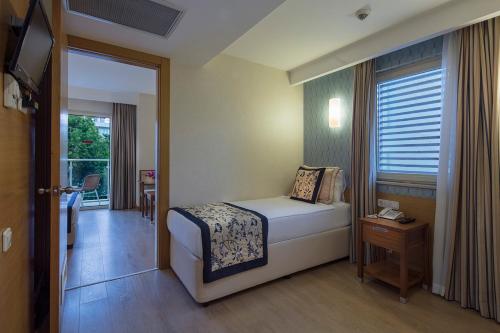 Imagen general del Hotel Trendy Side Beach. Foto 4