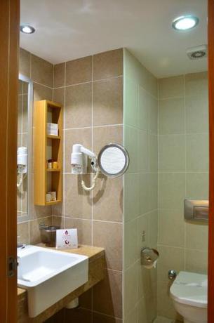 Imagen de la habitación del Hotel Trendy Side Beach. Foto 7