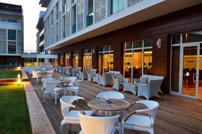 Imagen del bar/restaurante del Hotel Trendy Verbena Beach. Foto 7