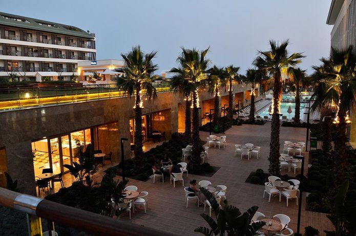 Imagen de los exteriores del Hotel Trendy Verbena Beach. Foto 12