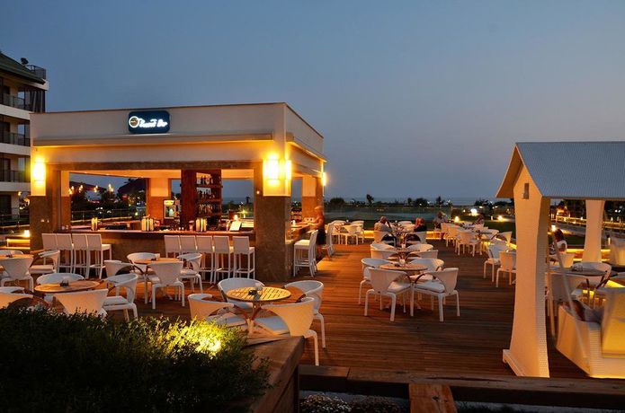 Imagen del bar/restaurante del Hotel Trendy Verbena Beach. Foto 8